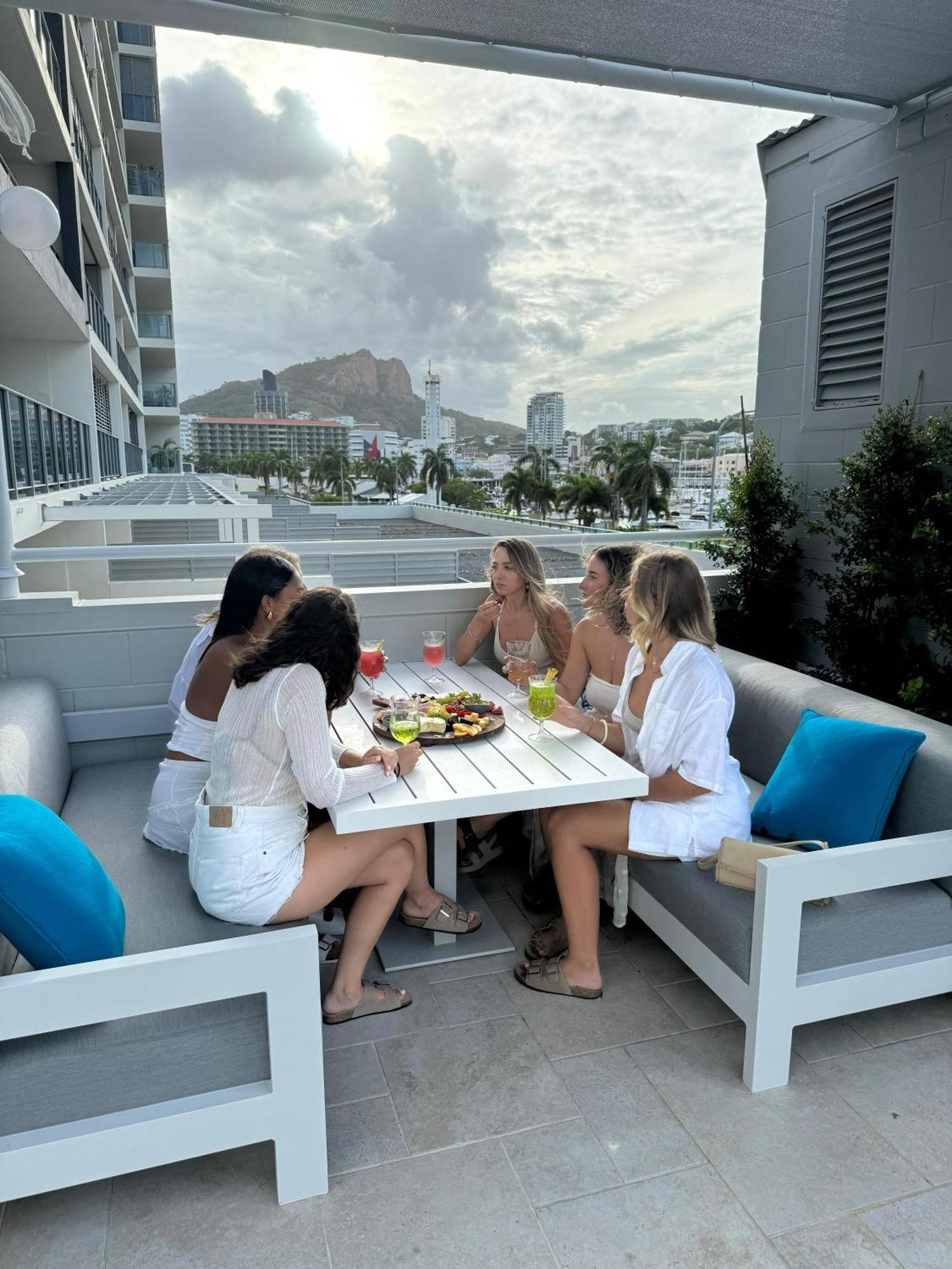 Belmoral Corporate Suites (Adults Only) Townsville Eksteriør bilde